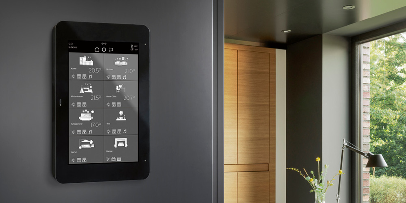 JUNG Smart Panel 8 bei Elektro Häcker GmbH in Schweinfurt