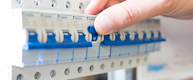 Schalt­schrank­bau bei Elektro Häcker GmbH in Schweinfurt